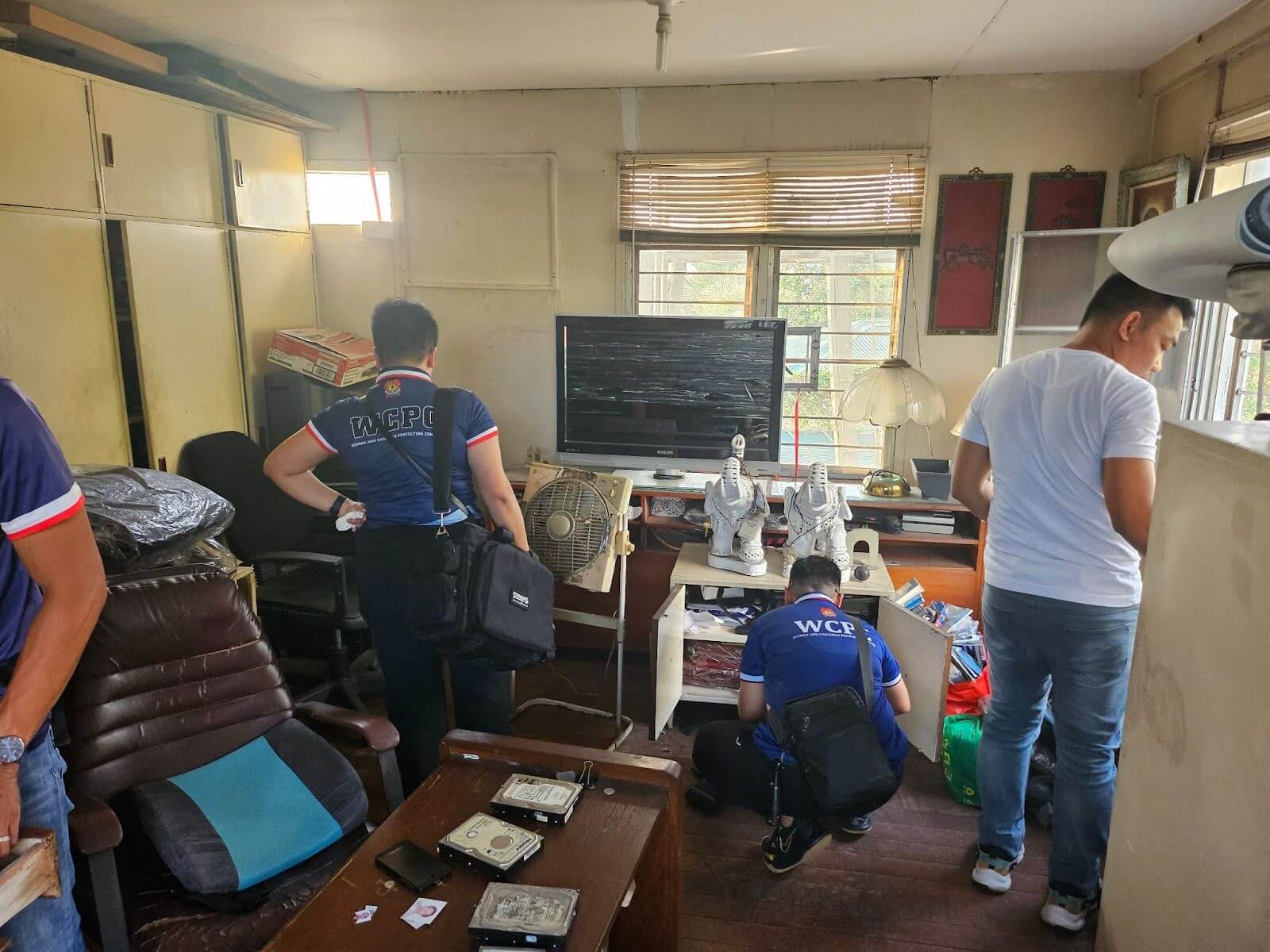 Destiny Rescue, NBI and FBI agents meet for a pre-raid briefing